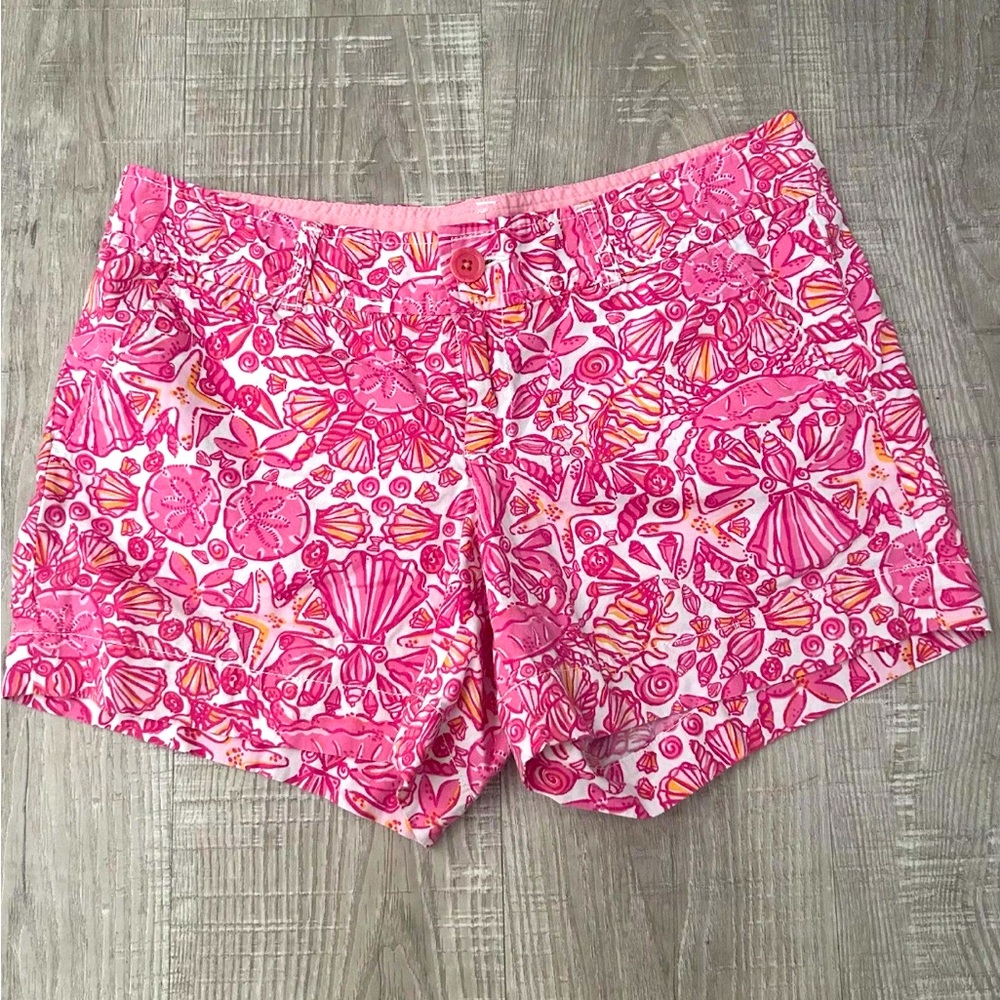 Lilly Pulitzer Seashell Shorts. Sz 8. Inseam 4”. 100% cotton. Like New Condition